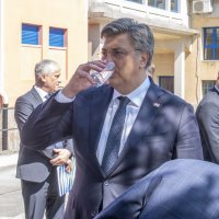 Premijer Plenković u društvu gradonačelnika Buzeta Damira Kajina obišao je Istarski vodovod
