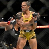 Julianna Pena i Amanda Nunes