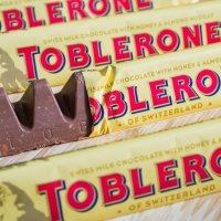 Toblerone prije i nakon šrinkflacije
