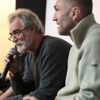 Vladimir Matijanić u društvu bivših feralovaca na predstavljanju knjige Viktora Ivančića 'Bilježnica Robija K.'