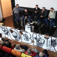 Vladimir Matijanić u društvu bivših feralovaca na predstavljanju knjige Viktora Ivančića 'Bilježnica Robija K.'