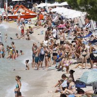 Gužve na makarskim plažama