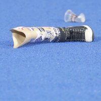 Bačena proteza ispod sjeverne tribine