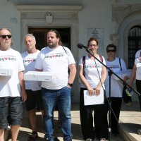 Predaja potpisa za 'referendum za Lungomare', lipanj 2022.