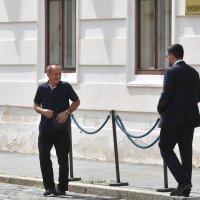 Piloti optuženi za ratne zločine prisustvovali sastanku u Vladi