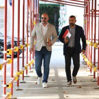 Privođenje osumnjičenih za malverzacije u INI na Županijski sud.