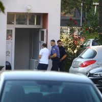 Privođenje optuženih za napad i ubojstvo zaštitara