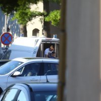 Privođenje optuženih za napad i ubojstvo zaštitara