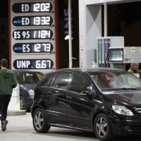 Gužva na benzinskoj - ilustracija