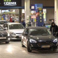 Gužva na benzinskoj - ilustracija