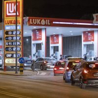 Gužva na benzinskoj - ilustracija