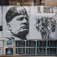 Mussolinijev grob i izložba