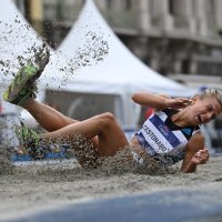 Natjecanje u troskoku Hanžekovićevog memorijala na Trgu bana Jelačića u Zagrebu