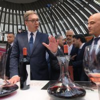 Vučić na sajmu vina u Beogradu