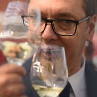 Vučić na sajmu vina u Beogradu