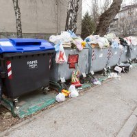 Gomila neodvezenog smeća stoji u kontejnerima na Vrbiku (5)