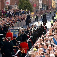 Djeca kraljice Elizabete II. pratila su mrtvačka kola do crkve u Edinbourghu