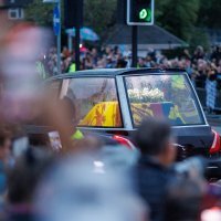 Tisuće su dočekale lijes kraljice Elizabete u Londonu