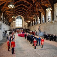 Bdijenje nad kraljičinim lijesom u Westministerskoj palači