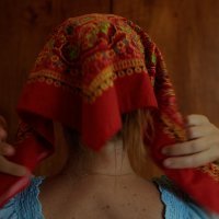 Prizori iz filma Nosila je rubac črleni