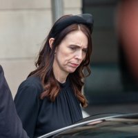 Jacinda Ardern odala počast kraljici