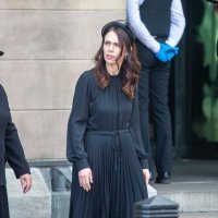 Jacinda Ardern odala počast kraljici