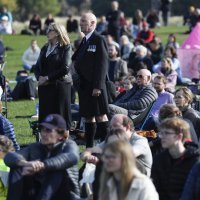 Građani su pratili ispraćaj kraljice na ulicama i u parkovima diljem zemlje