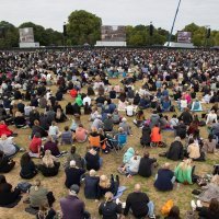 Građani su pratili ispraćaj kraljice na ulicama i u parkovima diljem zemlje