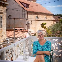 Danijela Dvornik u kući u Sutivanu