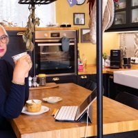 Danijela Dvornik u kući u Sutivanu