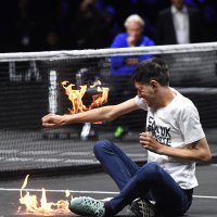 Prosvjednik se zapalio u Londonu na teniskom meču