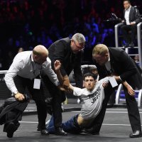 Prosvjednik se zapalio u Londonu na teniskom meču