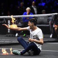 Prosvjednik se zapalio u Londonu na teniskom meču