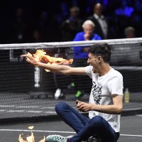 Prosvjednik se zapalio u Londonu na teniskom meču