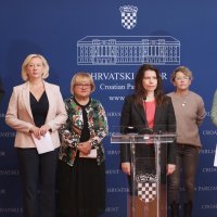 Oporba o promjenama Ustava