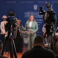 Oporba o promjenama Ustava