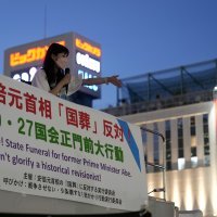 Prosvjedi protiv državnog pogreba za Abea