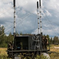 Žitelj čine četiri teleskopske antene s aktivnim faznim nizom odašiljača