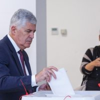 Dragan Čović u pratnji supruge glasao na izborima u BiH