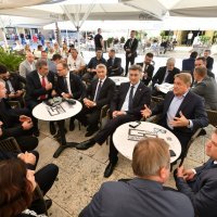 Plenković na kavi sa zadarskim HDZ-ovcima