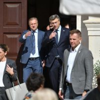 Plenković na kavi sa zadarskim HDZ-ovcima