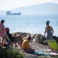 Na gradskim plažama u Zadru mnogi još uvijek uživaju u kupanju i sunčanju