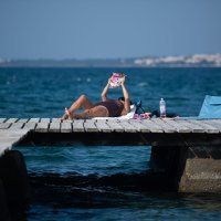 Na gradskim plažama u Zadru mnogi još uvijek uživaju u kupanju i sunčanju