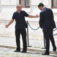 Optuzeni hrvatski piloti nakon sastanka u Vladi, kolovoz 2022.