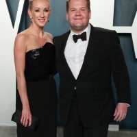 James Corden sa suprugom