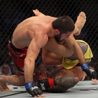 Islam Makhachev vs Charles Oliveira