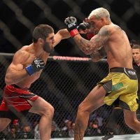 Islam Makhachev vs Charles Oliveira
