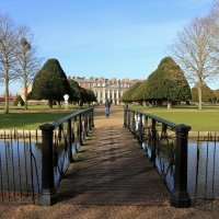 Hampton Court palača poznatija kao palača Tudor