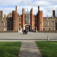 Hampton Court palača poznatija kao palača Tudor