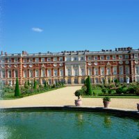 Hampton Court palača poznatija kao palača Tudor